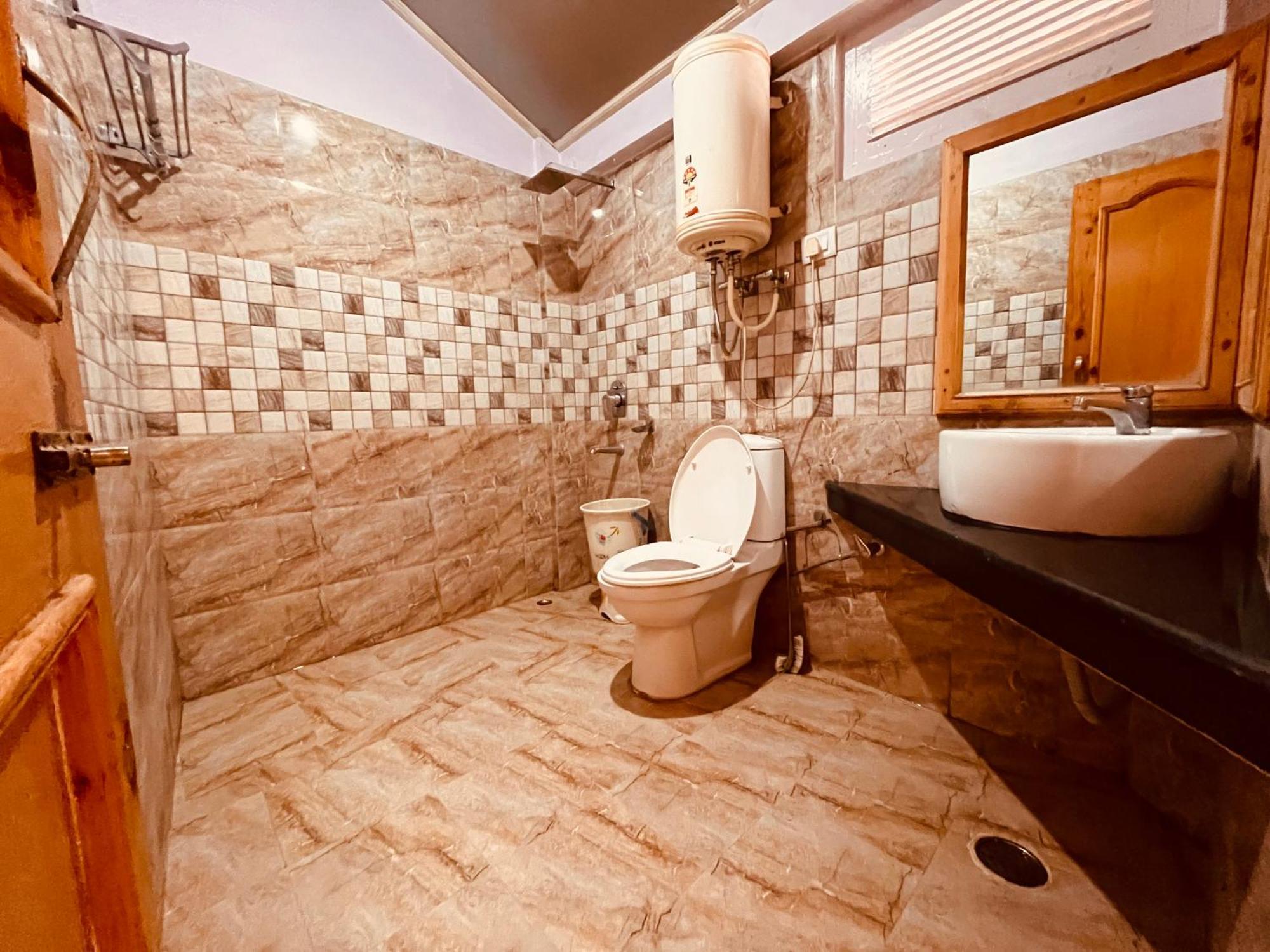 Hotel Hollywood Vibes #Riverview #Premium Rooms #Prime Location #Most Awarded #Parking #Top Rated #Open Terrace #Lawn #Best Selling Hotel In Manali Exterior photo